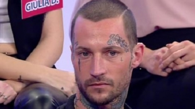 Uomini e Donne, Manuel chiede scusa ai fan: il post su Facebook