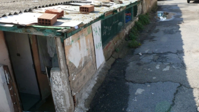 Baraccopoli rom romane tra degrado e violenza