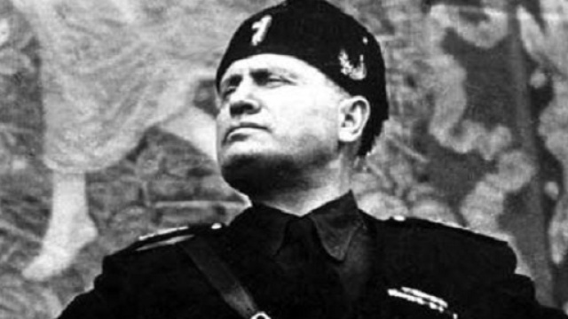 Una famosa immagine di Benito Mussolini