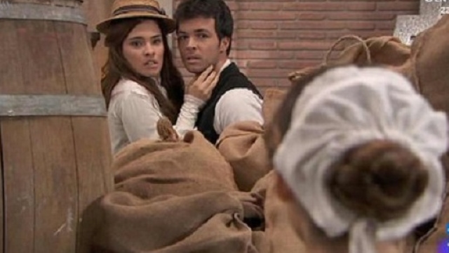 Una Vita, Pablo bacia Leonor ma anche Maria Luisa