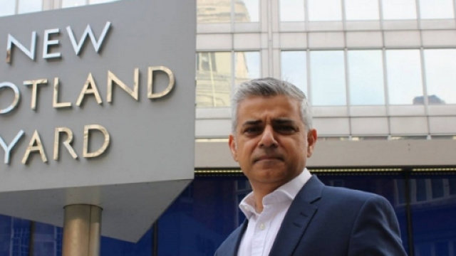 Il candidato dei laburisti, Sadiq Khan