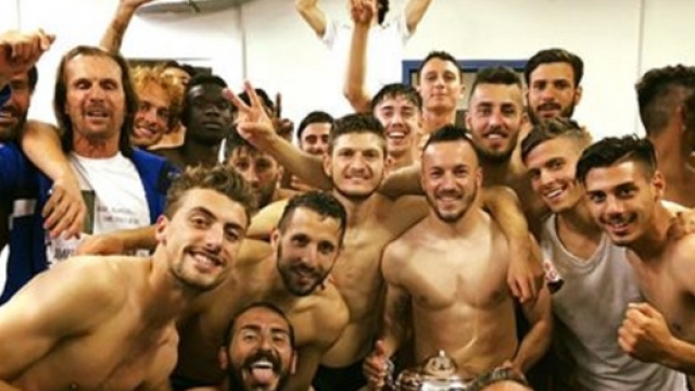 L'incontenibile gioia dei giocatori della Viterbese