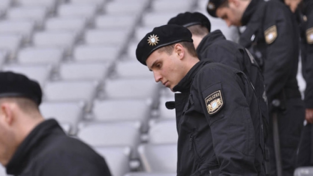 Poliziotti tedesci durante il servizio