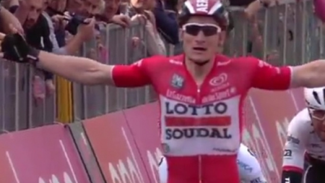 Andr&egrave; Greipel vince la tappa di Bibione
