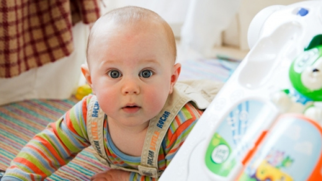 bambino piccolo in et&agrave; da asilo nido