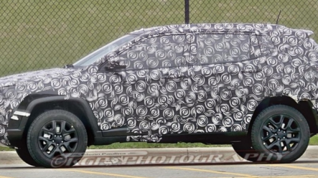 Foto spia nuova Jeep Compass 2016