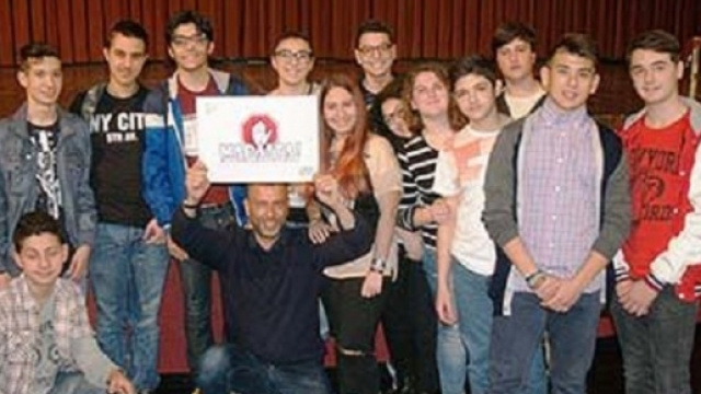 Gli alunni della 1&deg; A del Galilei-Costa con Ivan Cotroneo