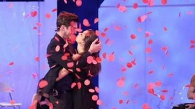 Oscar Branzani bacia Eleonora dopo la scelta