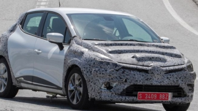 Restyling Renault Clio: le foto spia
