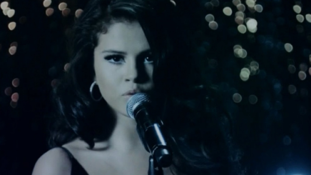 Selena Gomez nel suo videoclip Same Old Love