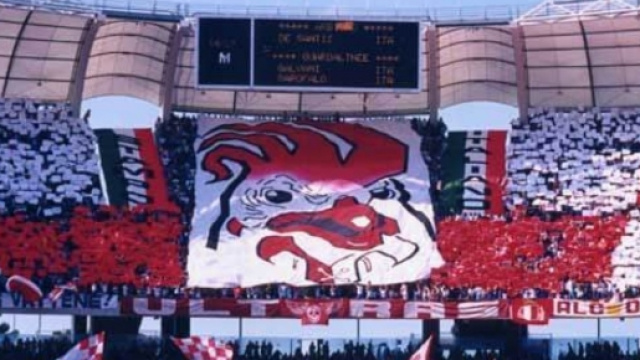 Coreografia della curva del Bari.