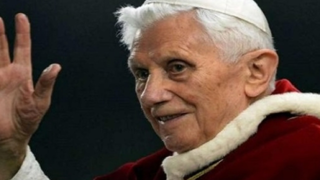Il papa emerito Benedetto XVI interviene per smentire le voci sulla divulgazione parziale del terzo segreto di Fatima da parte di Maike Hickson