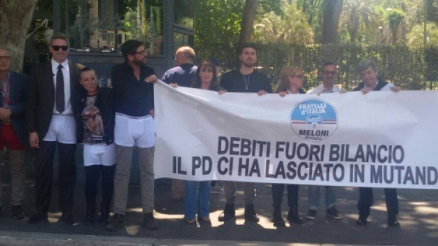 Manifestazione a Roma di Fratelli d'Italia per debiti fuori bilancio