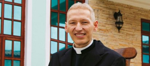 Padre Marcelo Rossi cria pol&ecirc;mica com sua opini&atilde;o sobre pol&iacute;tica