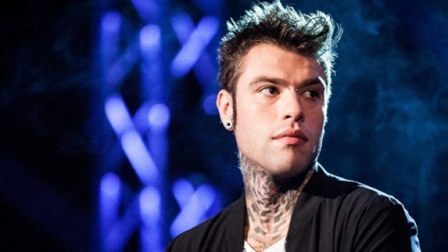 Fedez, il primo big della musica italiana ad aver cambiato societ&agrave; di intermediazione per i diritti d'autore.