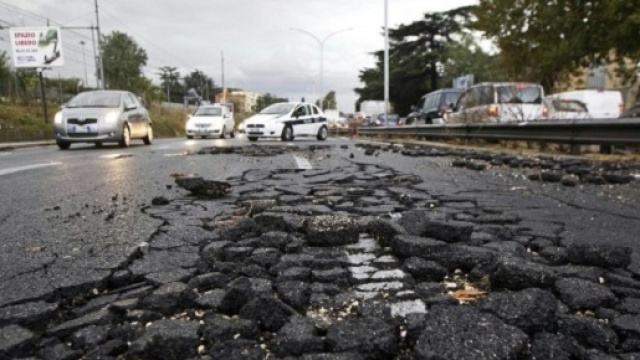 Le buche di Roma, un pericolo costante