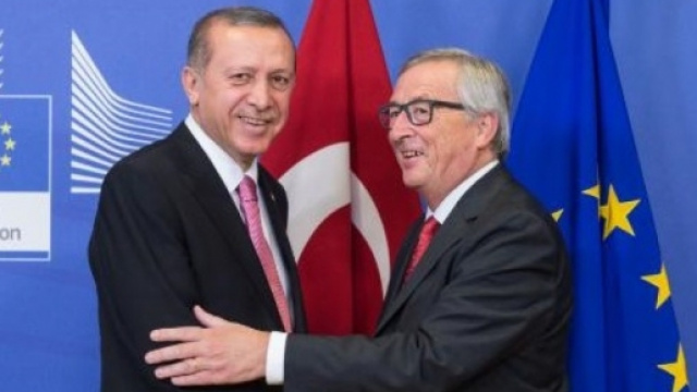 Recep Tayyp Erdogan con il presidente della Commissione UE, Jean-Claude Juncker
