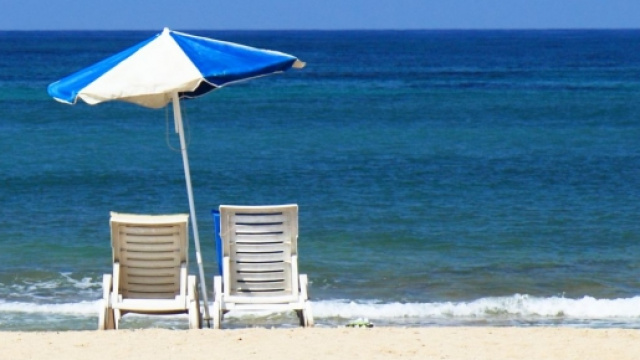 A Jesolo ombrelloni che si azionano con l'energia solare del proprio smartphone.