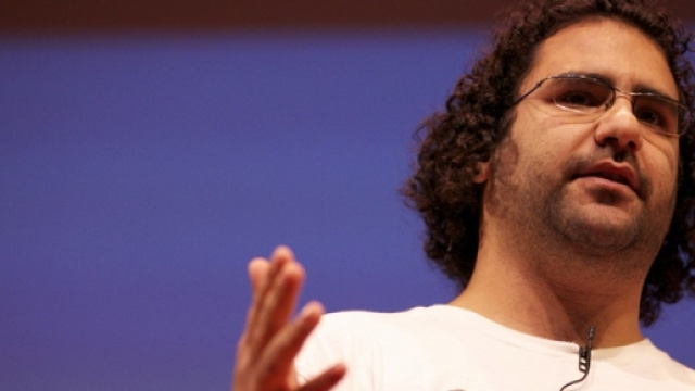Il blogger Alaa Abd El Fattah prima dell'arresto