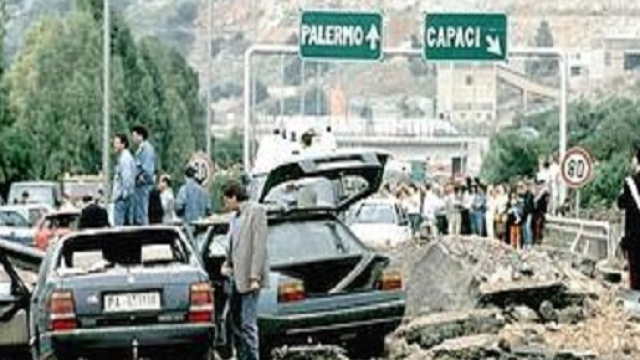 Le terribili e indimenticabili immagini della strage.