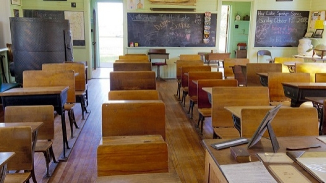 Scuole aperte d'estate, i docenti " non siamo baby sitter"