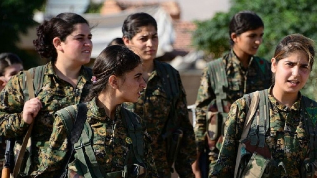 Des combattantes du PYD au Rojava, c&eacute;l&egrave;bres pour leurs combats contre Daesh &ndash; mais dont les chefs ne font pas l&rsquo;unanimit&eacute;. (Photo : Free Kurdistan)