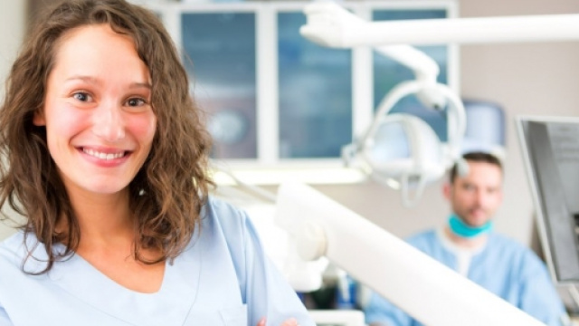 Lavoro 2016: odontoiatra, assistente alla poltrona, segretaria studio dentistico