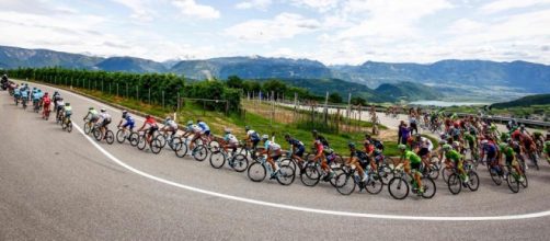El alem&aacute;n Roger Kluge sorprendi&oacute; a los sprinters en Cassano d' Adda, final de la etapa 17