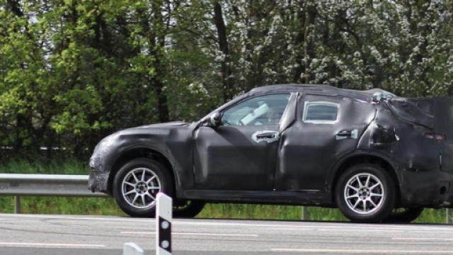 Alfa Romeo Stelvio: nuove foto spia dalla Germania