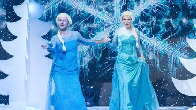 Laura Pausini come Frozen a E Poi C'&egrave; Cattelan