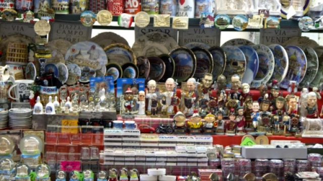 Roma, i cinesi stanno comprando la Capitale d'Italia