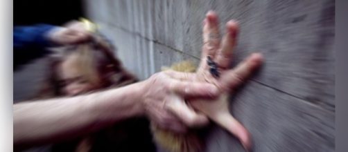 Pol&iacute;cia investiga v&iacute;deo de estupro postado no Twitter