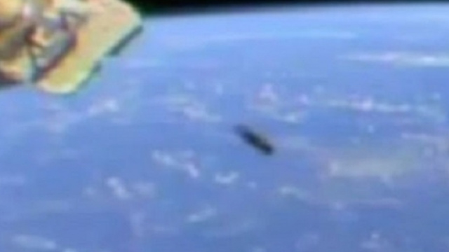 Ecco la strana immagine proveniente dallo spazio: Ufo nei pressi della ISS?