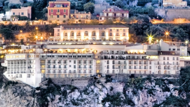 Lloyd's Baia Hotel e Re Maur&igrave; a Salerno