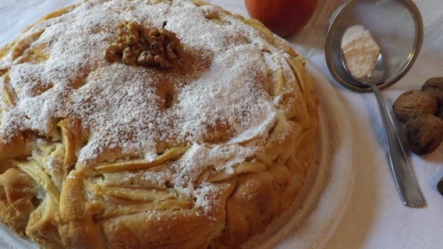 Torta morbida alle mele e noci