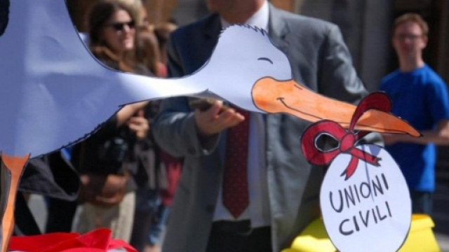 Adozioni incrociate: unioni civili.