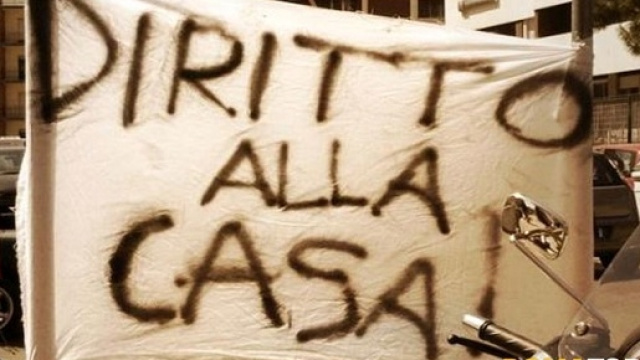 Le proteste per le mancate assegnazioni delle case popolari a Roma. Fonte romatoday