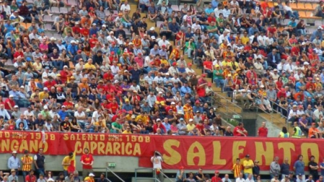 Tanti tifosi del Lecce pronti a partire.