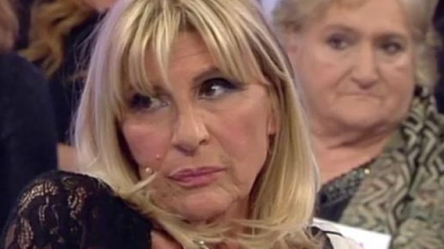 Uomini e Donne, Gemma Galgani denuncia Gianni Sperti
