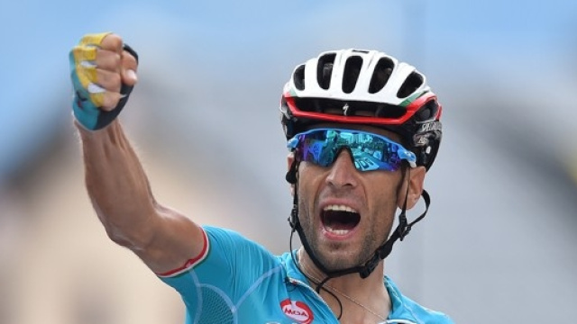 Vincenzo Nibali vince la 19esima tappa del Giro d'Italia