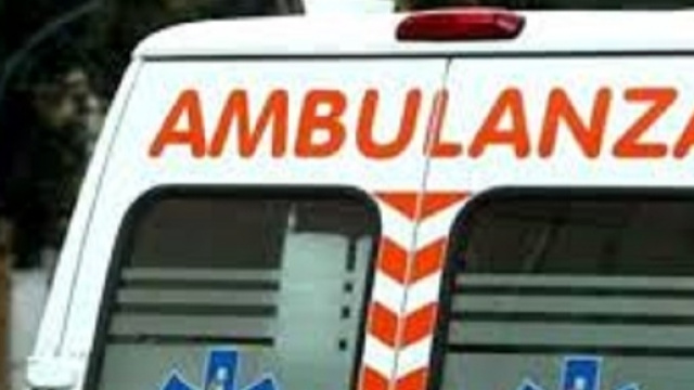 Paura a Gioia Tauro: crolla intonaco in classe e ferisce quattro studenti.