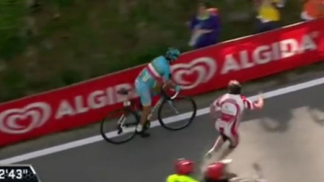 Vincenzo Nibali da solo sulla salita finale