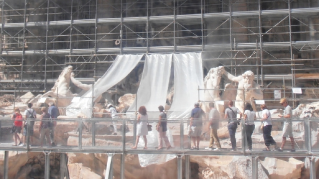 I lavori di restauro e la passerella