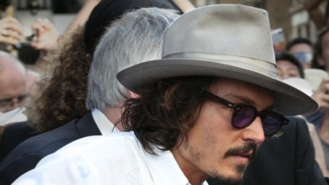 Johnny Depp, 52 anni, accusato di violenza domestica dalla moglie Amber Heard