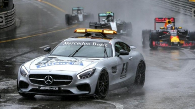 La partenza del GP dietro la Safety Card