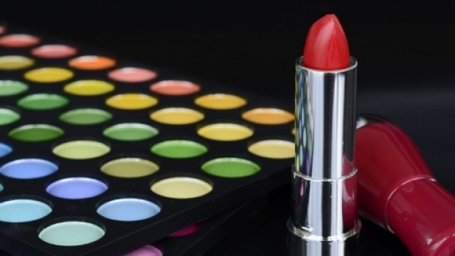 L'estate si avvicina e il trucco &egrave; importante