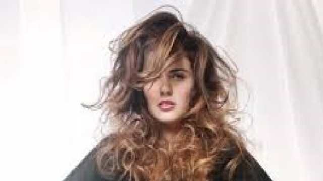 Novit&agrave; tagli di capelli mossi: look estate 2016