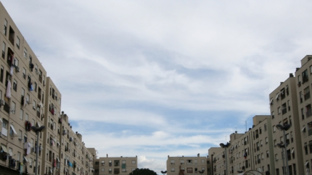 Un'inquadratura della piazzetta nel quartiere popolare di Tor Bella Monaca