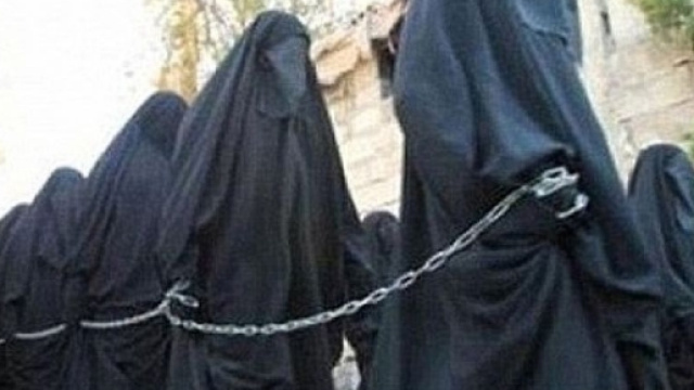 Donne musulmane schiave dell'Isis ed in vendita a 8.000 dollari