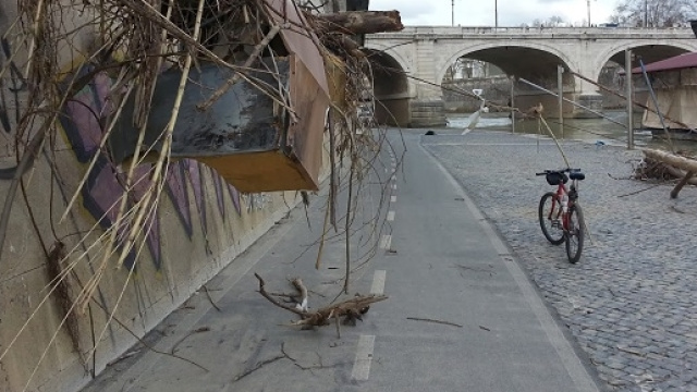 La pista ciclabile lungo il Tevere